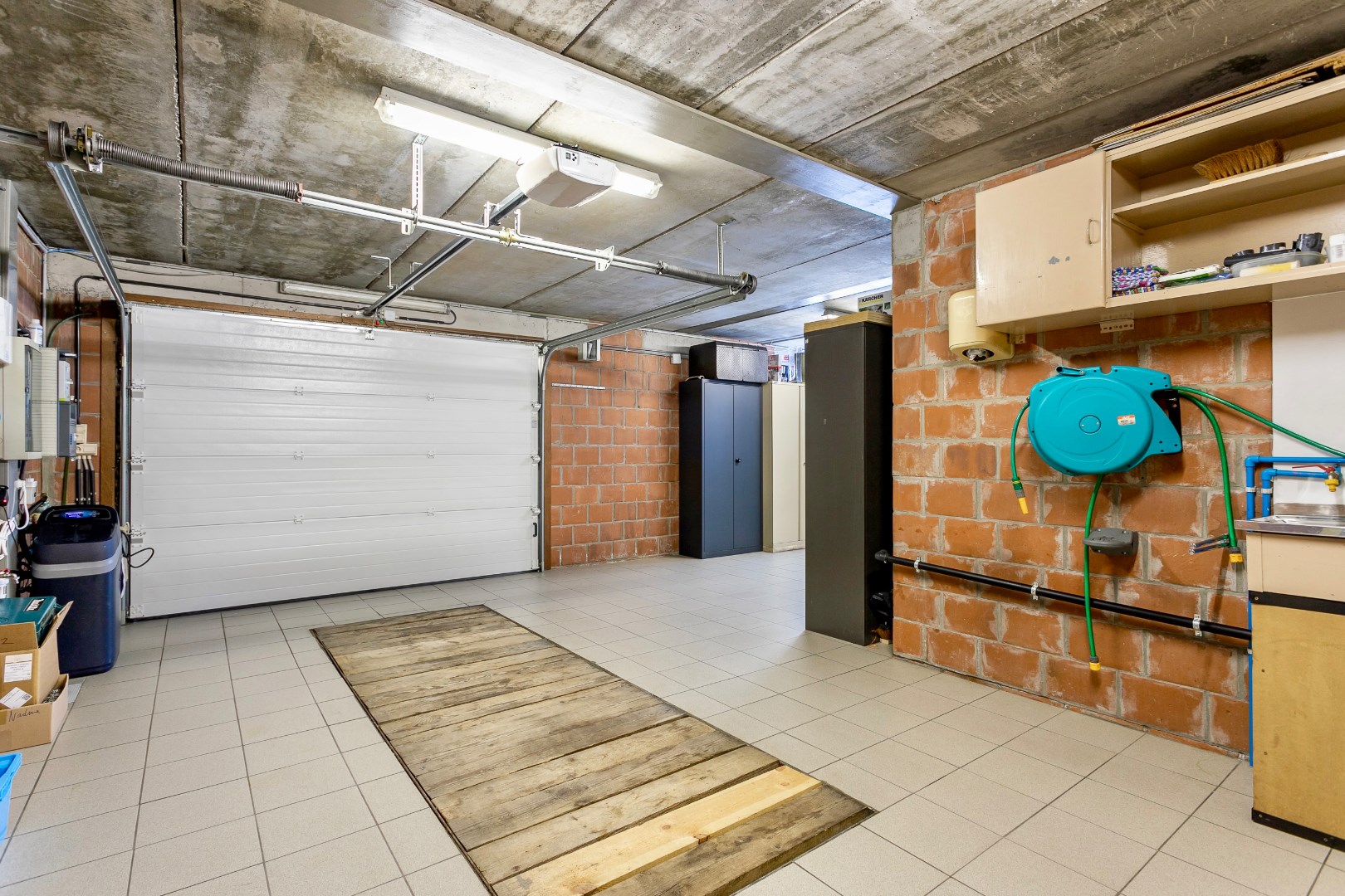 Rustig gelegen, energiezuinige woning op +/- 7a te Buizingen. 