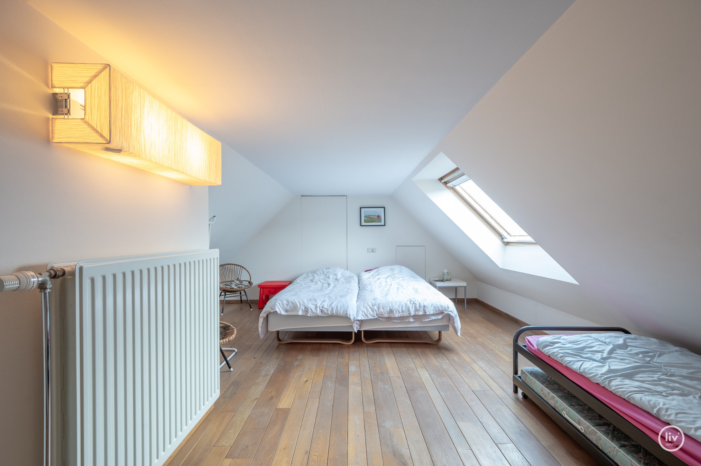 Appartement sous les toits spacieux et ensoleill&#233; (227 m2) avec environ 33m&#178; de terrasses situ&#233; au centre de Knokke, &#224; distance de marche de la digue et de la place Rubens. 