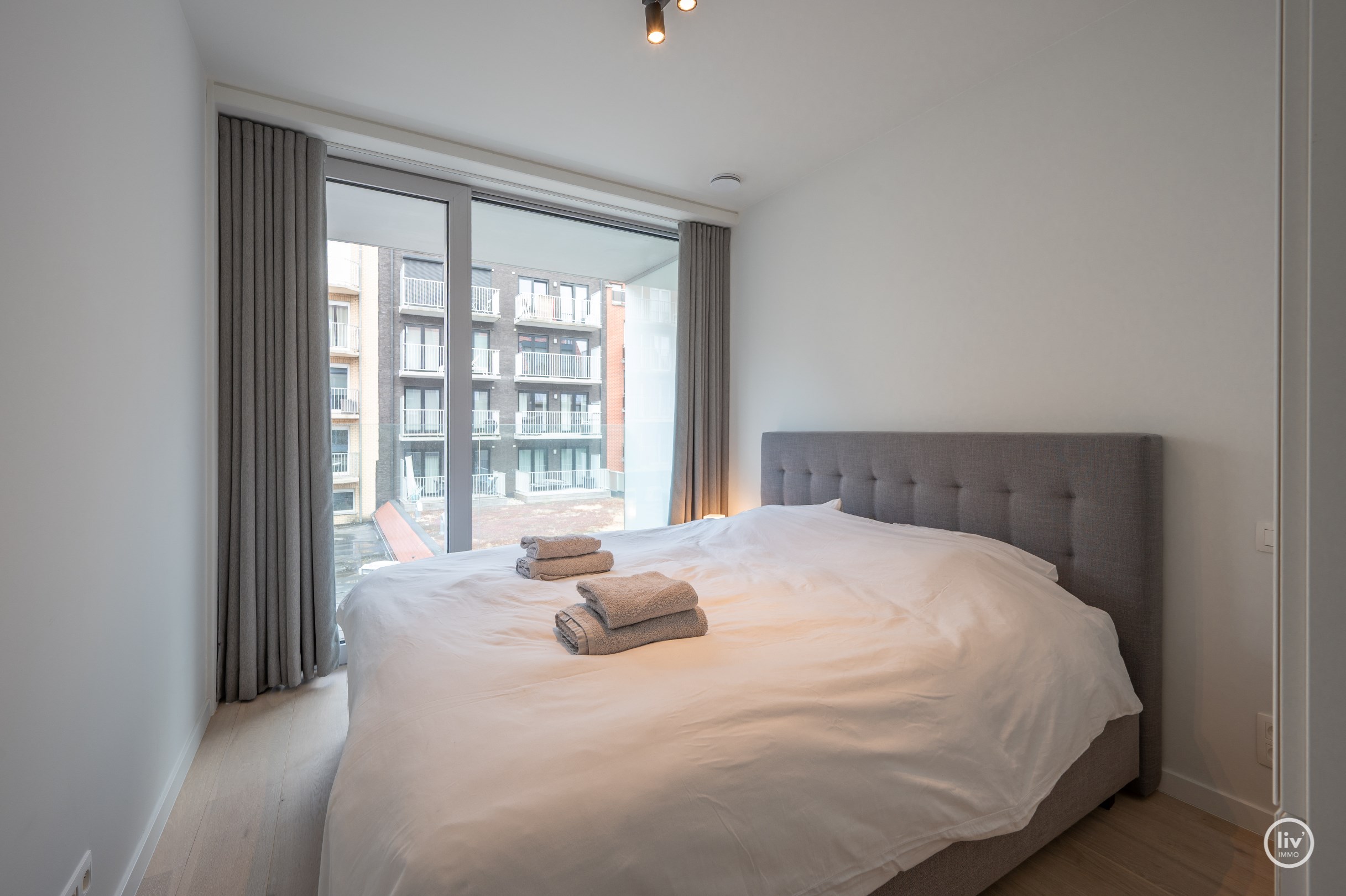 Luxueus afgewerkt appartement met 2 slaapkamers genietend van een open zicht gelegen in de Piers de Raveschootlaan. 