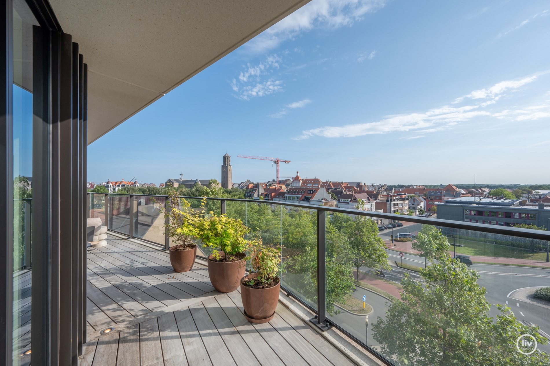 Un appartement neuf unique avec 3 chambres &#224; coucher compl&#232;tes b&#233;n&#233;ficiant de vues uniques situ&#233; dans la r&#233;sidence exclusive The Tower. 