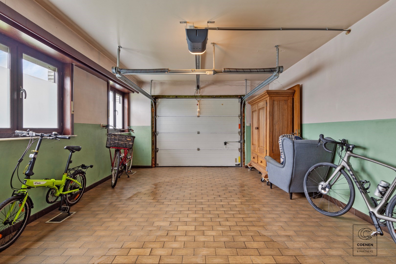 Riante laagbouwwoning met een bew. opp. van maar liefst 385 m&#178;, 4 slpk op een perceel van 2622 m&#178; 