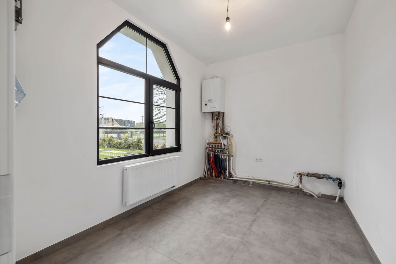 Luxueus gerenoveerde (2025) woning bijgebouw &amp; ruime tuin in Zwijndrecht 