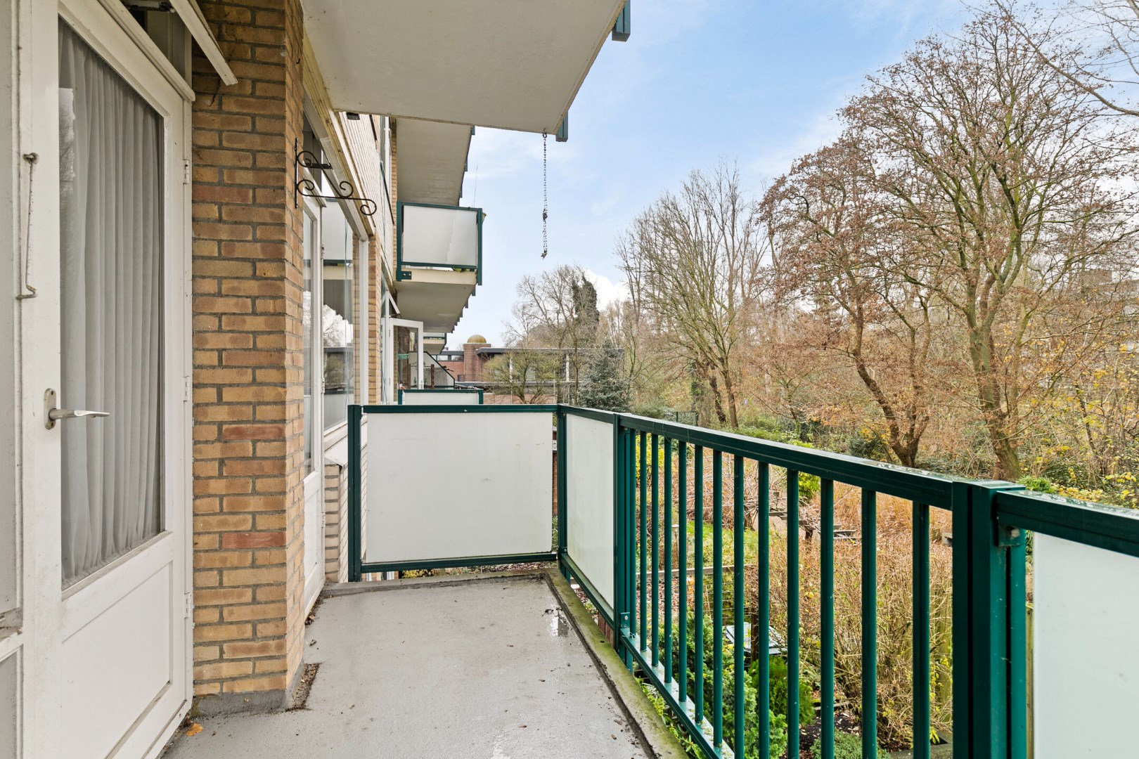 Handige starters  opgelet dit is uw kans ! 3 kamer appartement van 74 m2 op de 1e etage op Top locatie. 