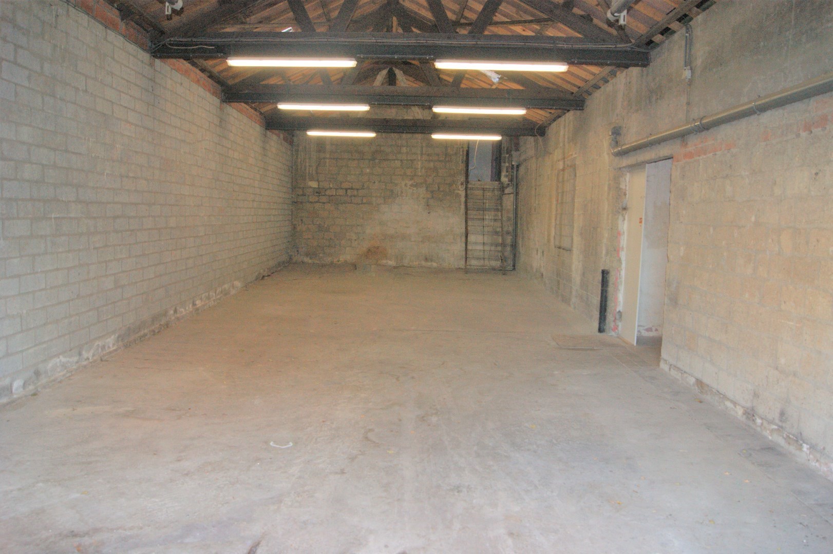 Opslagruimte/loods (465 m&#178;), Zedelgem 