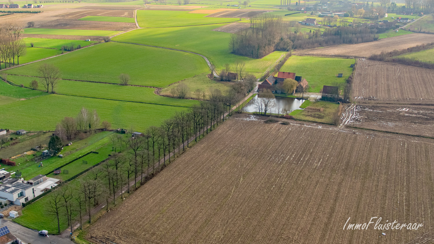 Authentieke vierkantshoeve te koop op 3,9ha. 