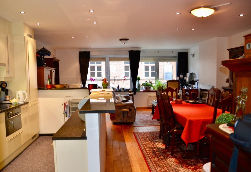 comfortabel appartement op de eerste verdieping met ruim terras van 35m&#178; 