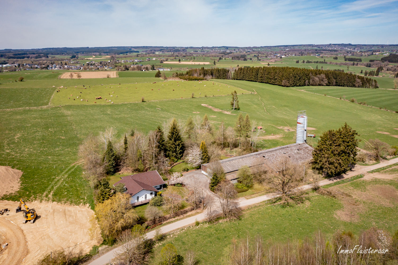 Maison avec grand hangar et prairie sur env. 9ha &#224; Gr&#252;fflingen (Burg-Reuland/Li&#232;ge) 