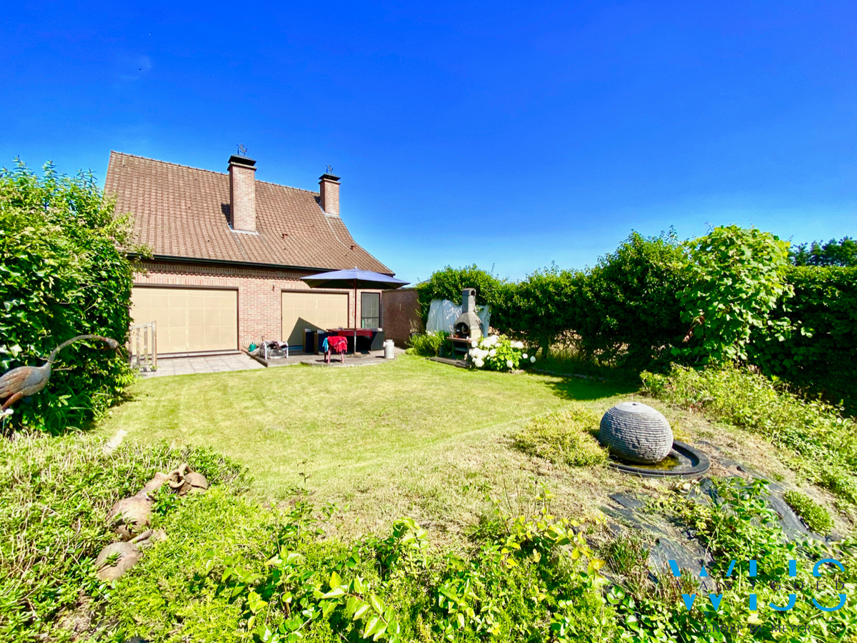 Instapklaar woonhuis met 4 slaapkamers op 936m&#178; te Zelzate! 