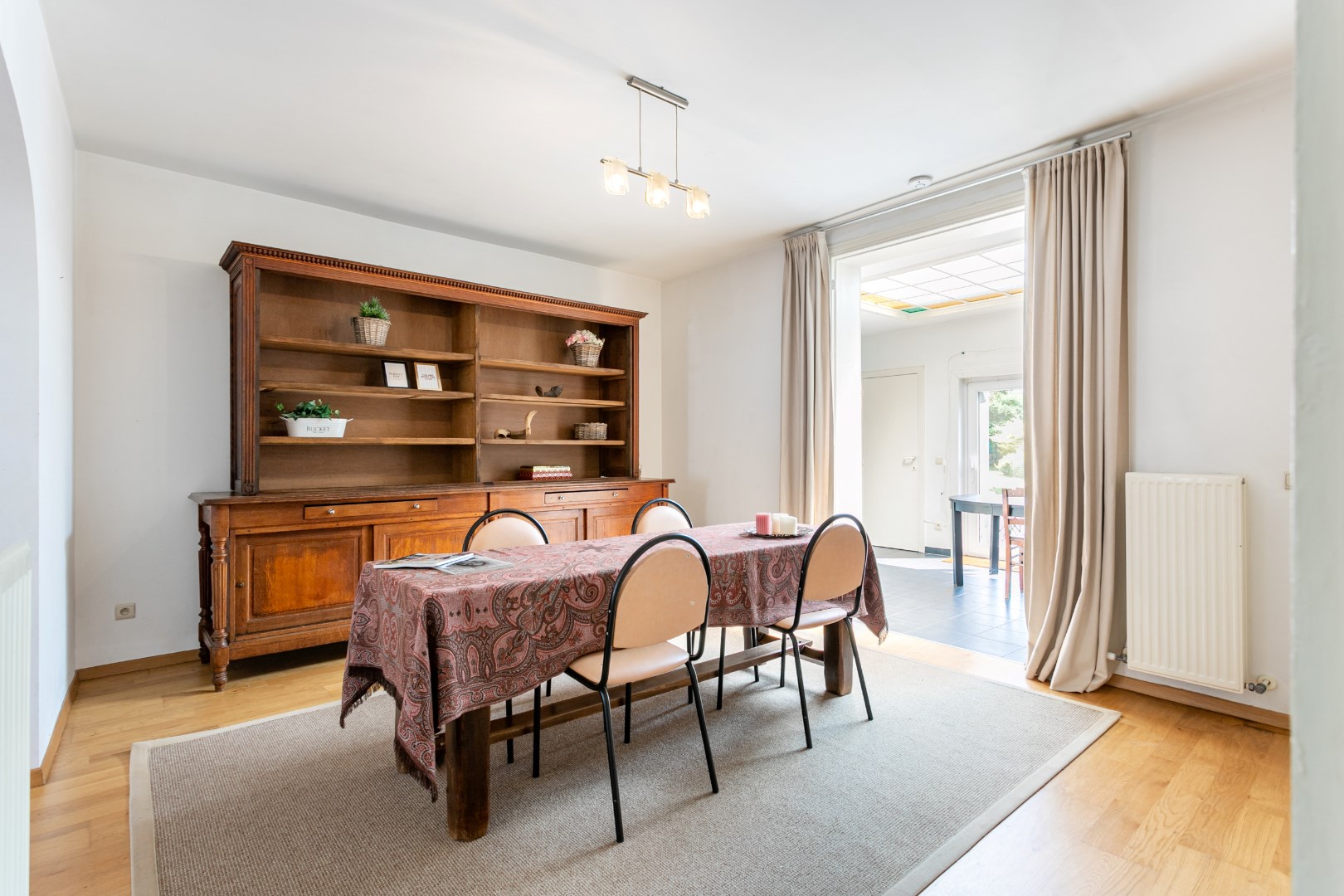 Instapklare woning met 3 slaapkamers, tuin en uitstekende ligging te Halle 