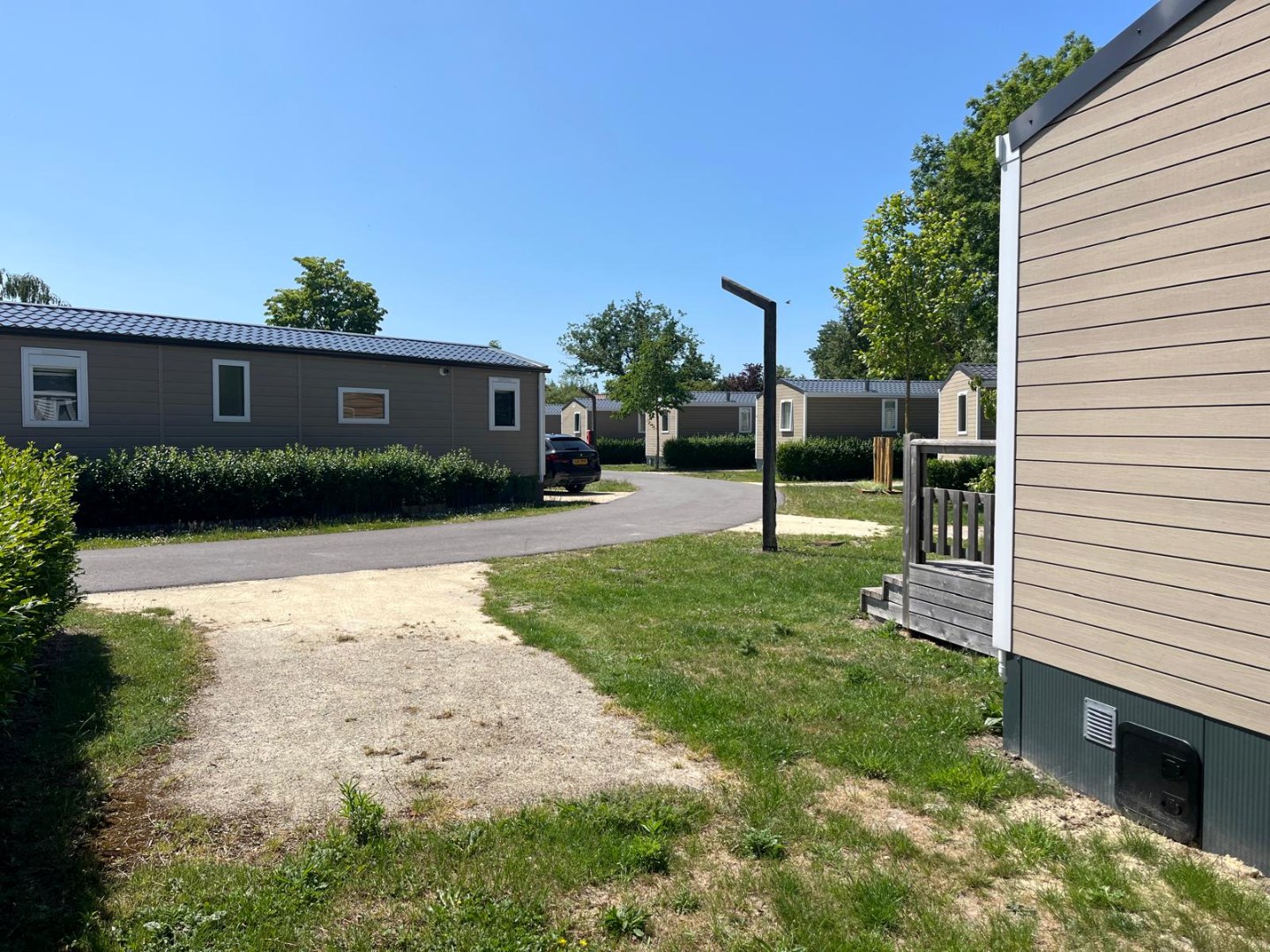 Zeer goed, vrijwel nieuw vakantie-chalet (Nr. Z32) aan de rand het Vakantiepark In de Bongerd te Oostkapelle, op loopafstand van het gezellige centrum van het dorp en natuurgebied de Manteling met aan 