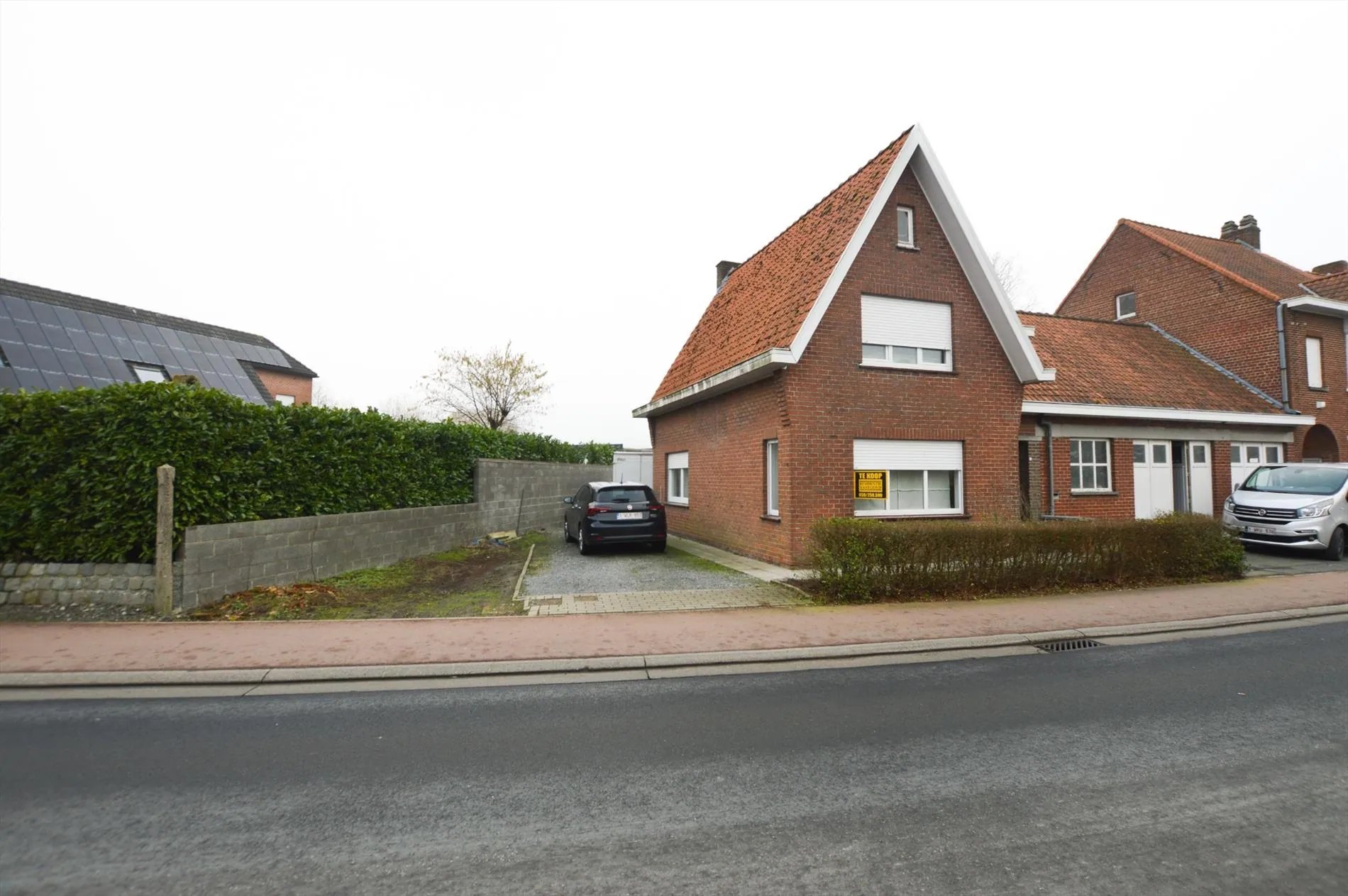 Gezellige halfopen woning met loods en grond op 1420 m² 