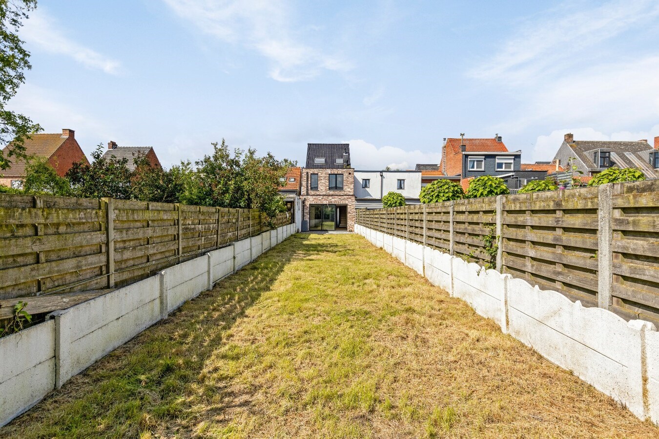 Prachtig gerenoveerde 4-slpk woning in het centrum van Stabroek! 