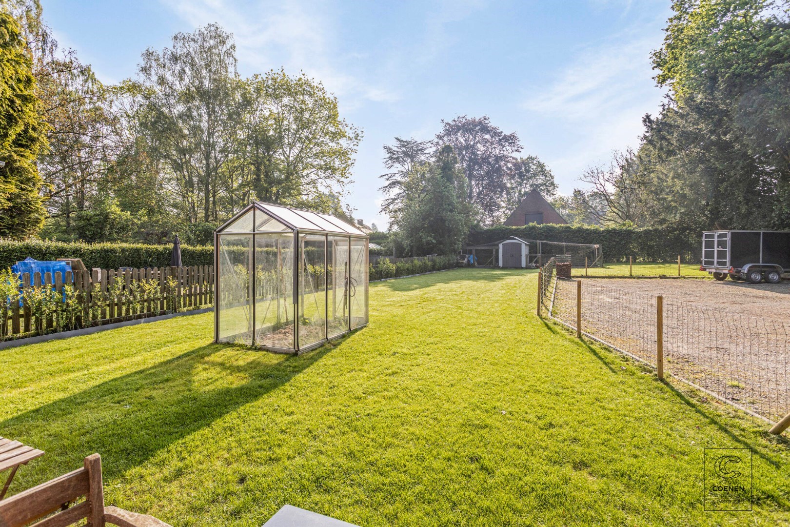 Prachtig gerenoveerd handelspand met bovenliggende woonst op een schitterende locatie te &#39;s Gravenwezel 