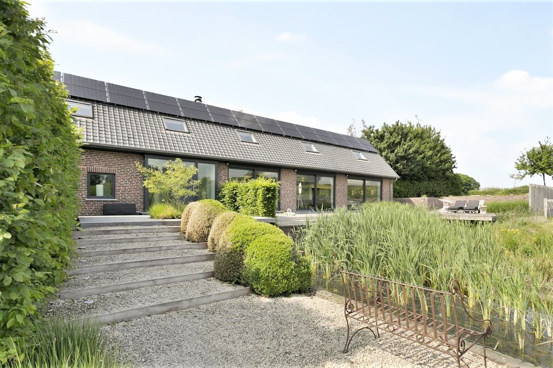 Prachtige villa met ruim bijgebouw en weiland op ca. 2ha te Bever (Vlaams-Brabant) 