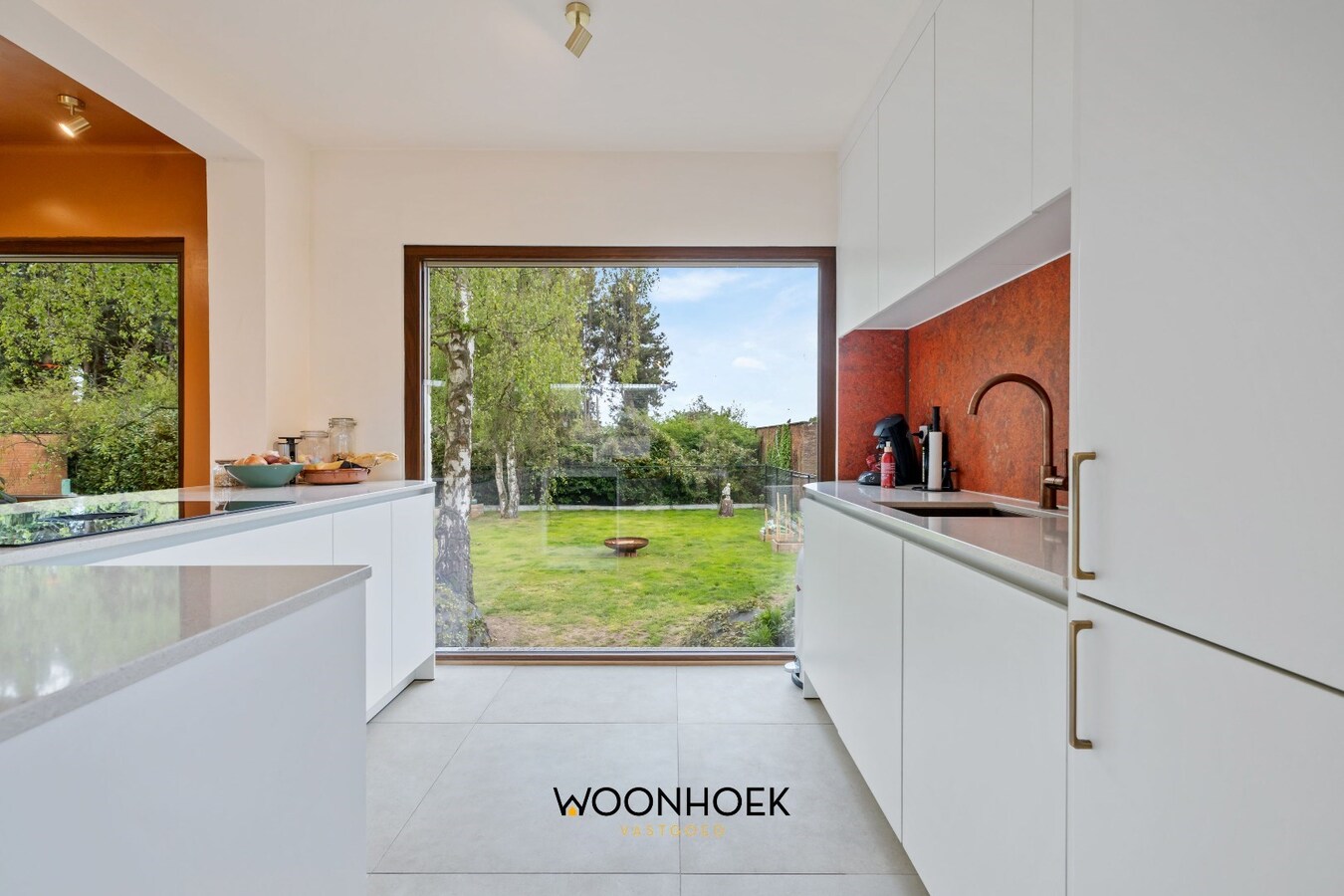 Uitstekend gelegen OB met inpandige garage en grote tuin in Moerbeke! 