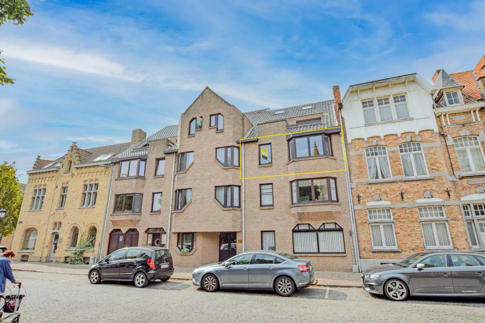 Lichtrijk appartement (ca 90 m²) met zonnig terras in hartje Nieuwpoort-Stad!