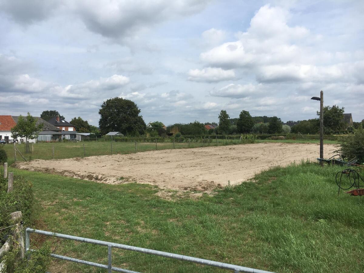 Charmante vierkantshoeve met paardenstallen en weides op ca. 2,66ha te Herk-de-Stad 