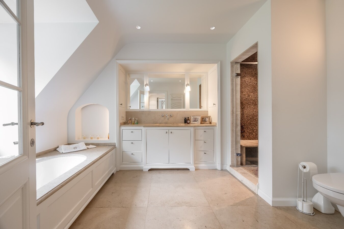 Exclusieve landelijke villa op 6.550 m&#178; in hartje Schoten 