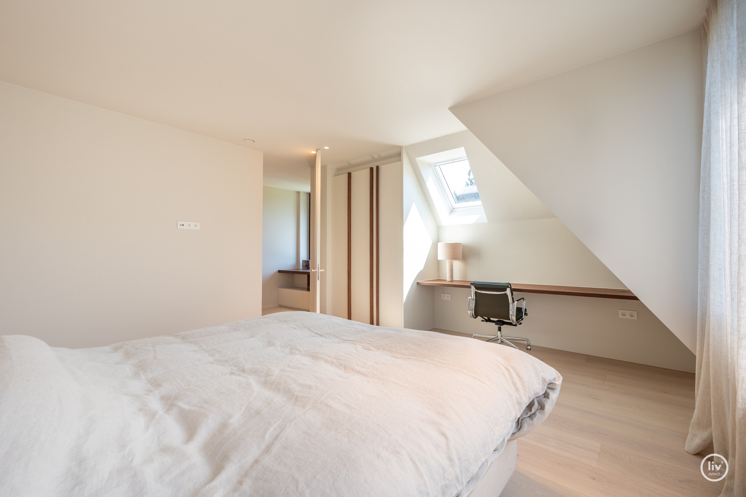Journ&#233;e portes ouvertes samedi 4/07 de 14h &#224; 16h. Villa neuve exclusive avec piscine et jardin orient&#233; sud sur un grand terrain de 1.071m2. 