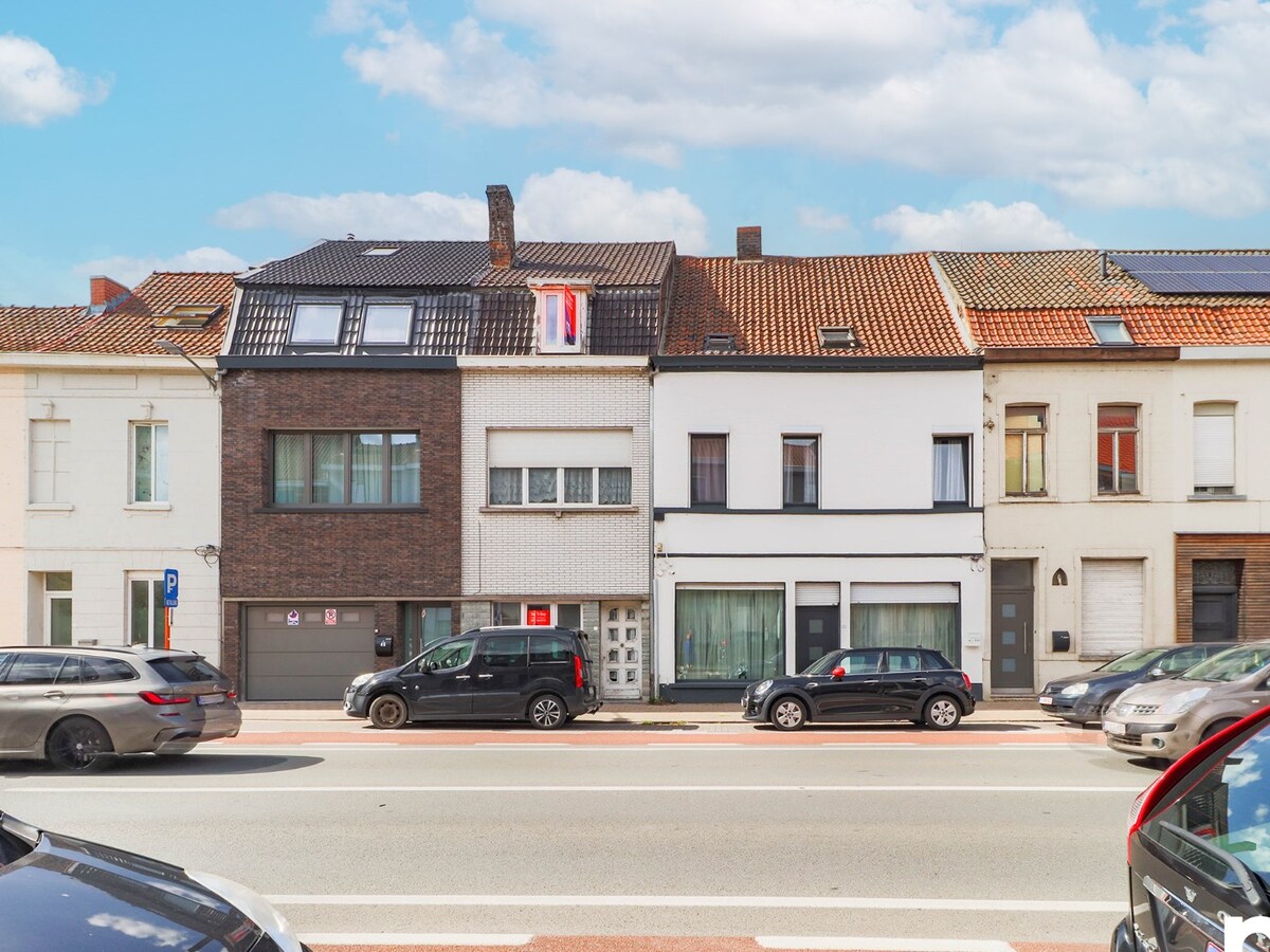 Zeer ruime woning met potentieel te Kortrijk ! 