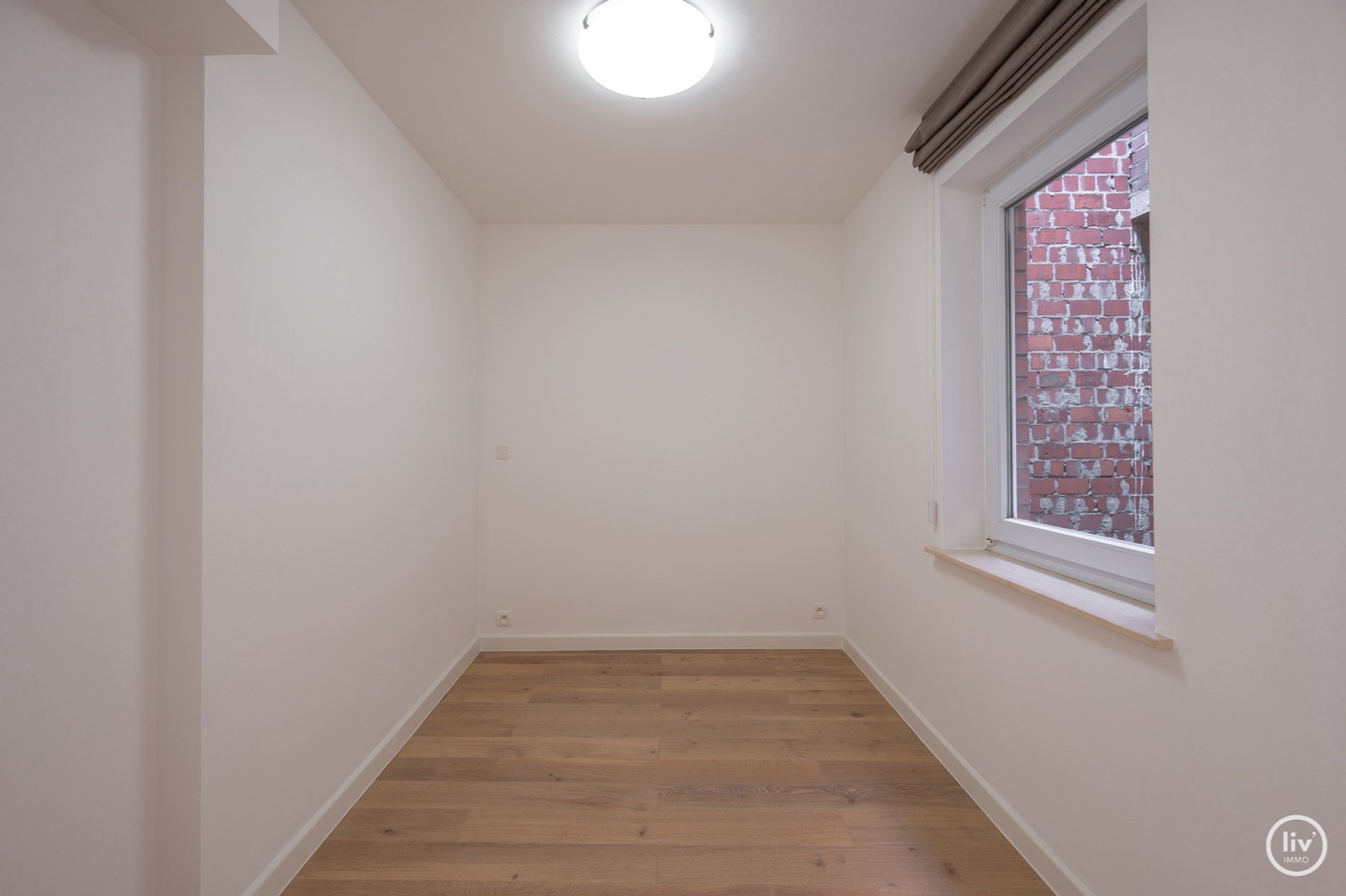 Non meubl&#233; - Appartement r&#233;nov&#233; avec go&#251;t, avec une belle largeur de fa&#231;ade situ&#233; sur l&#39;avenue Lippens &#224; quelques pas de la plage. 