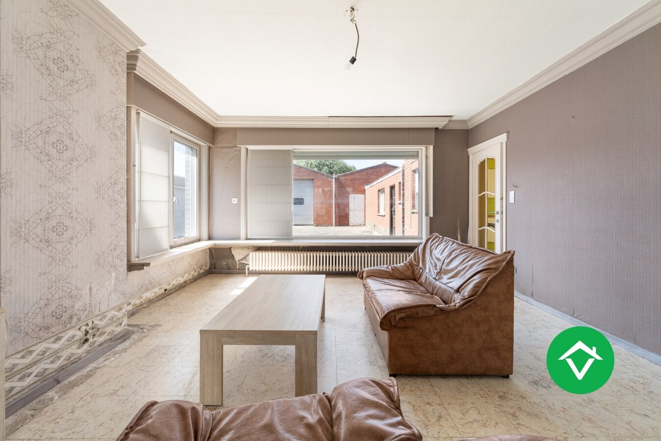 Instapklare woning met 4 slaapkamers en loods te Koekelare 