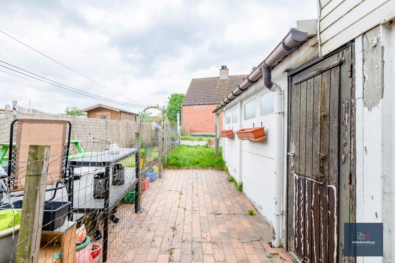 Rijwoning met tuin te Wetteren. 
