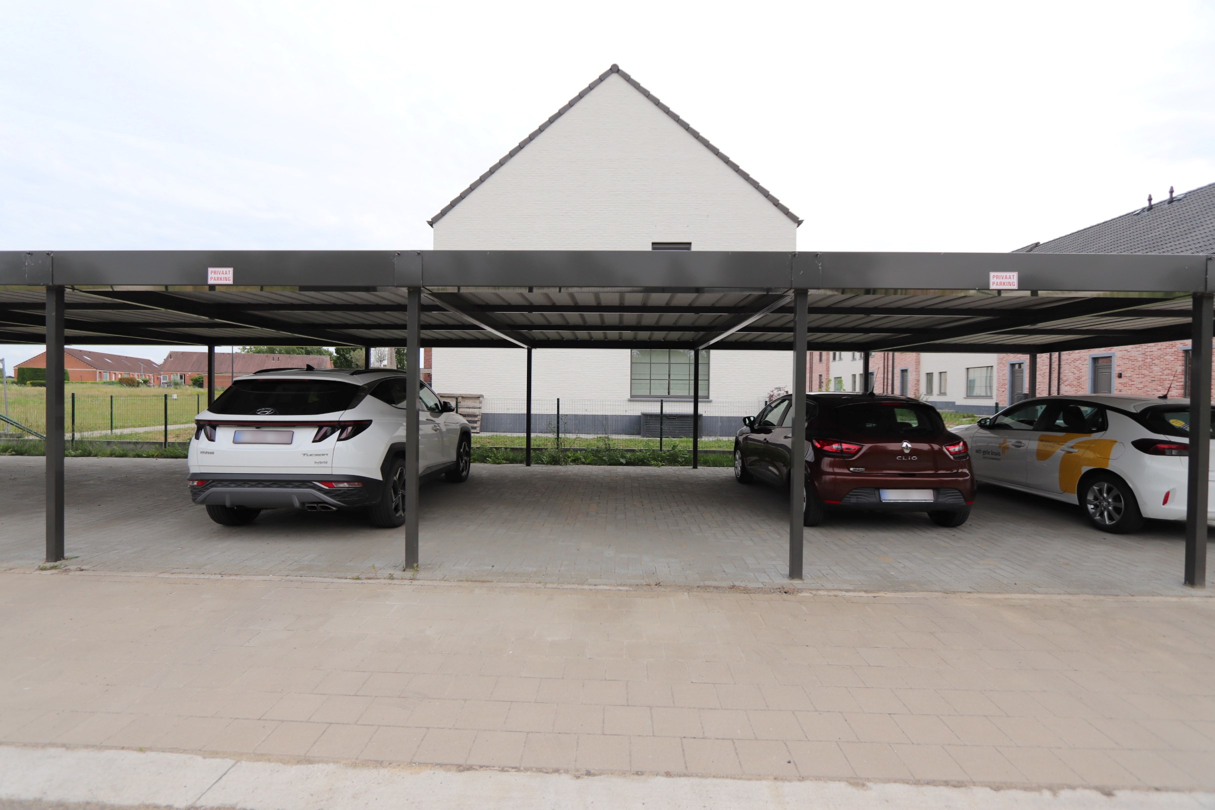 ENERGIEZUINIGE WONING MET CARPORT EN TUIN 
