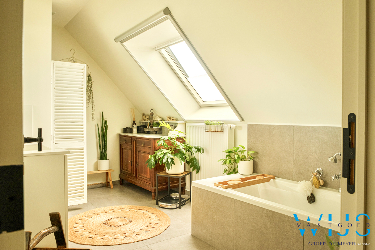 Prachtig 3 slaapkamerappartement in hartje Lembeke ! 