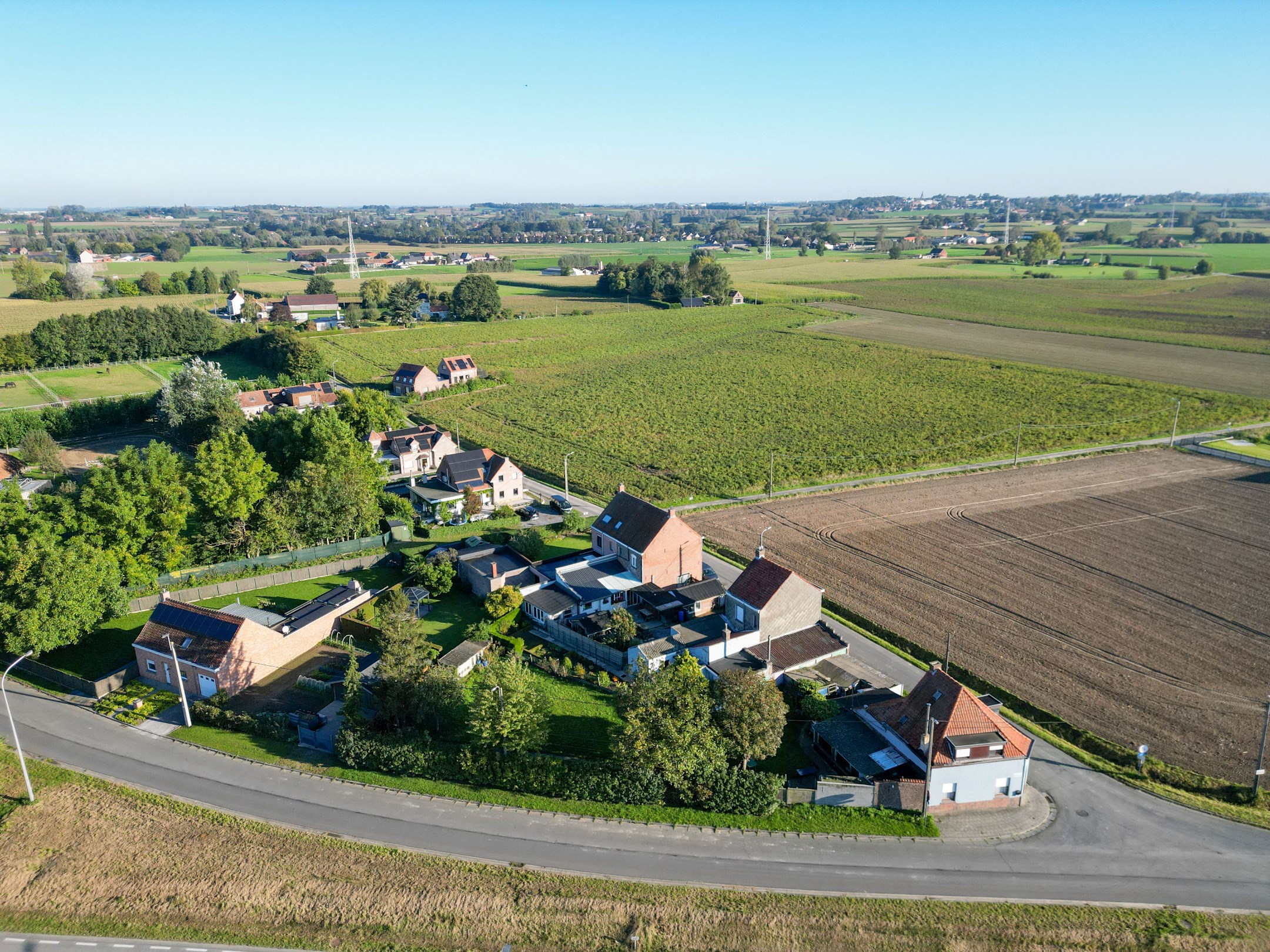 TE RENOVEREN HOEKWONING MET TUIN 