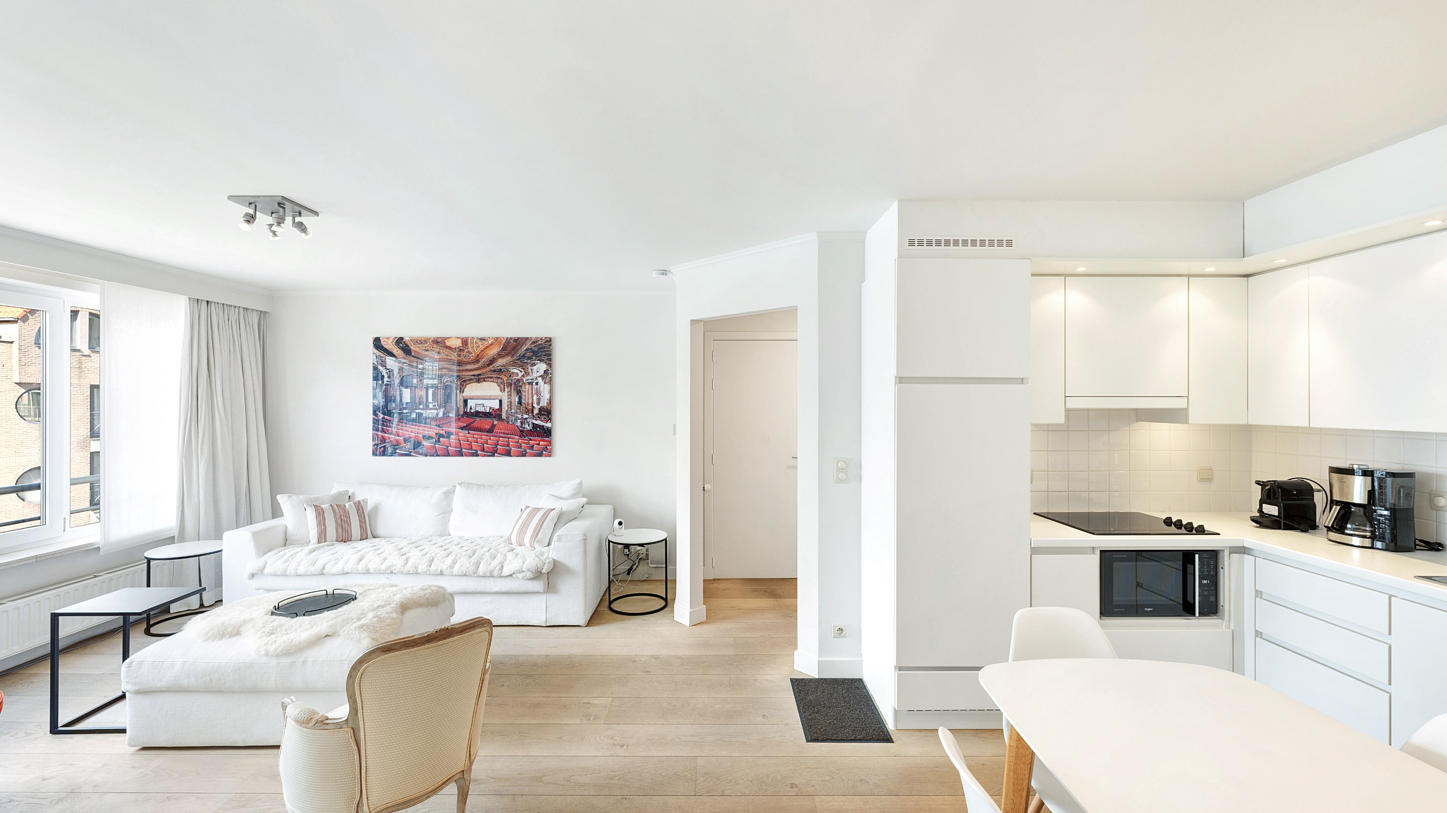 Instapklaar &amp; tevens gemeubeld 1-slaapkamerappartement is gelegen 150m wandelafstand van de Zeedijk-Albertstrand. 