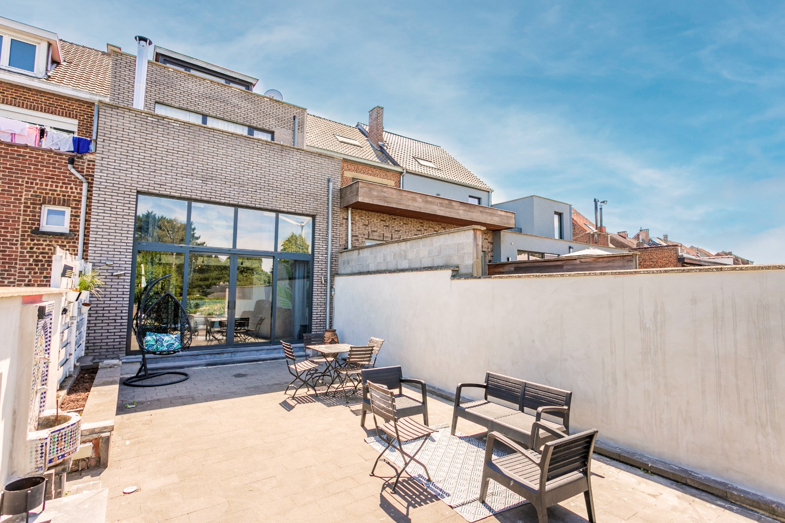 Ruime en energiezuinige (EPC A) woning met 5 slaapkamers, bureau, garage en tuin 