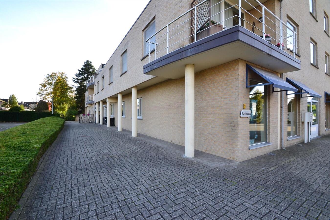 HERENT (LEUVEN) grote winkel/kantoorruimte 400m2 (IN OPTIE) 