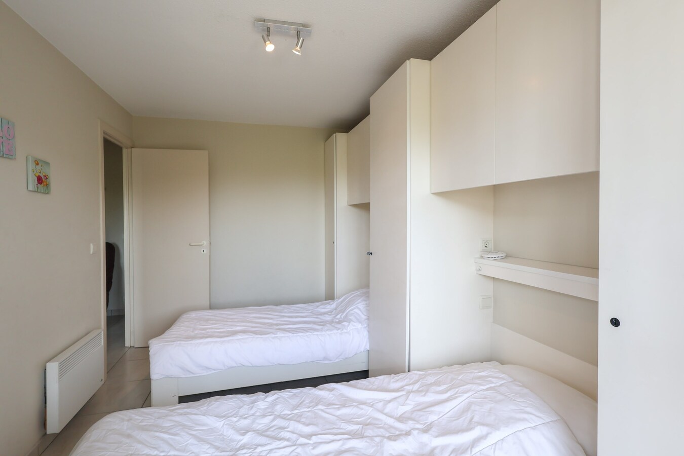 Ruim appartement met 2 slaapkamers en zijdelings zeezicht 