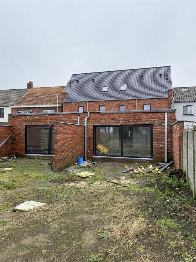 Nieuwbouwwoning met 4 slaapkamers en carport te Ichtegem 