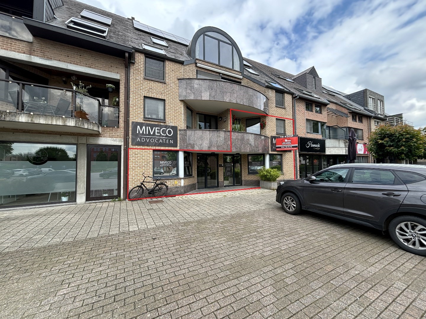 Energiezuinig 1 slpk. appt. met onderliggend praktijk- of kantoorruimte in centrum Lommel 