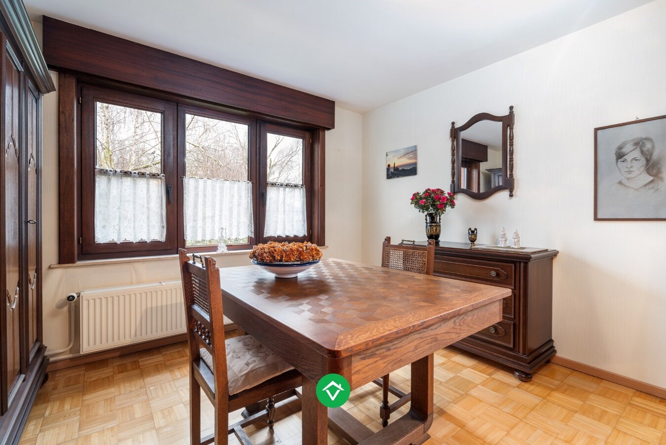 Alleenstaande woning met 4 slaapkamers te koop in centrum Koekelare 
