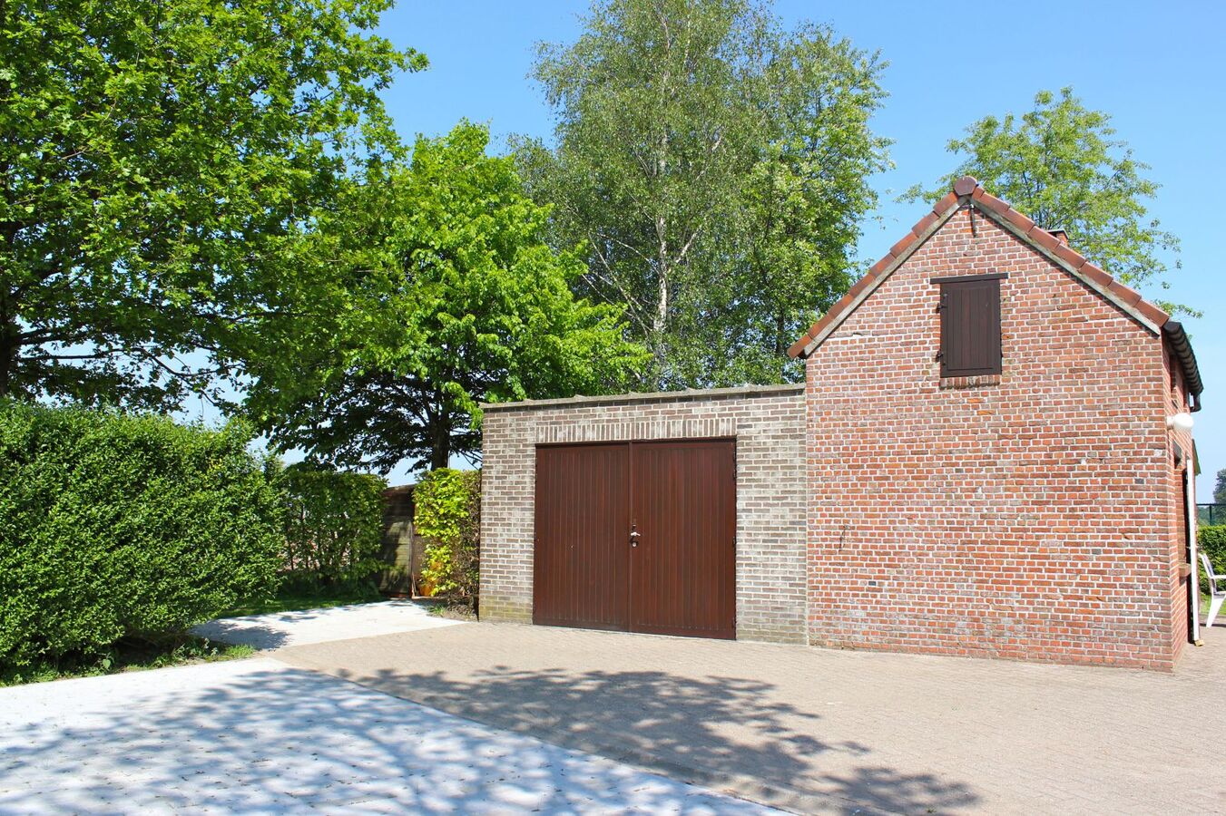 Landelijk gelegen woonhuis met bijgebouw op ca. 1Ha te Herenthout 