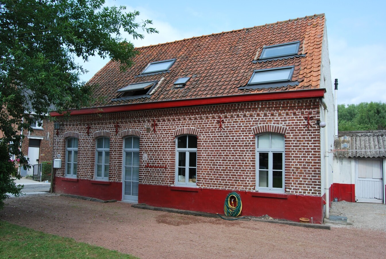 Gerenoveerde woning met stalgebouw op 2.340m&#178; 