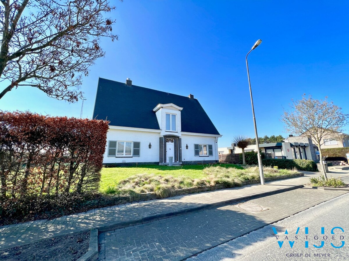 Statig woonhuis op 1104 m&#178; in het centrum van Sleidinge ! 