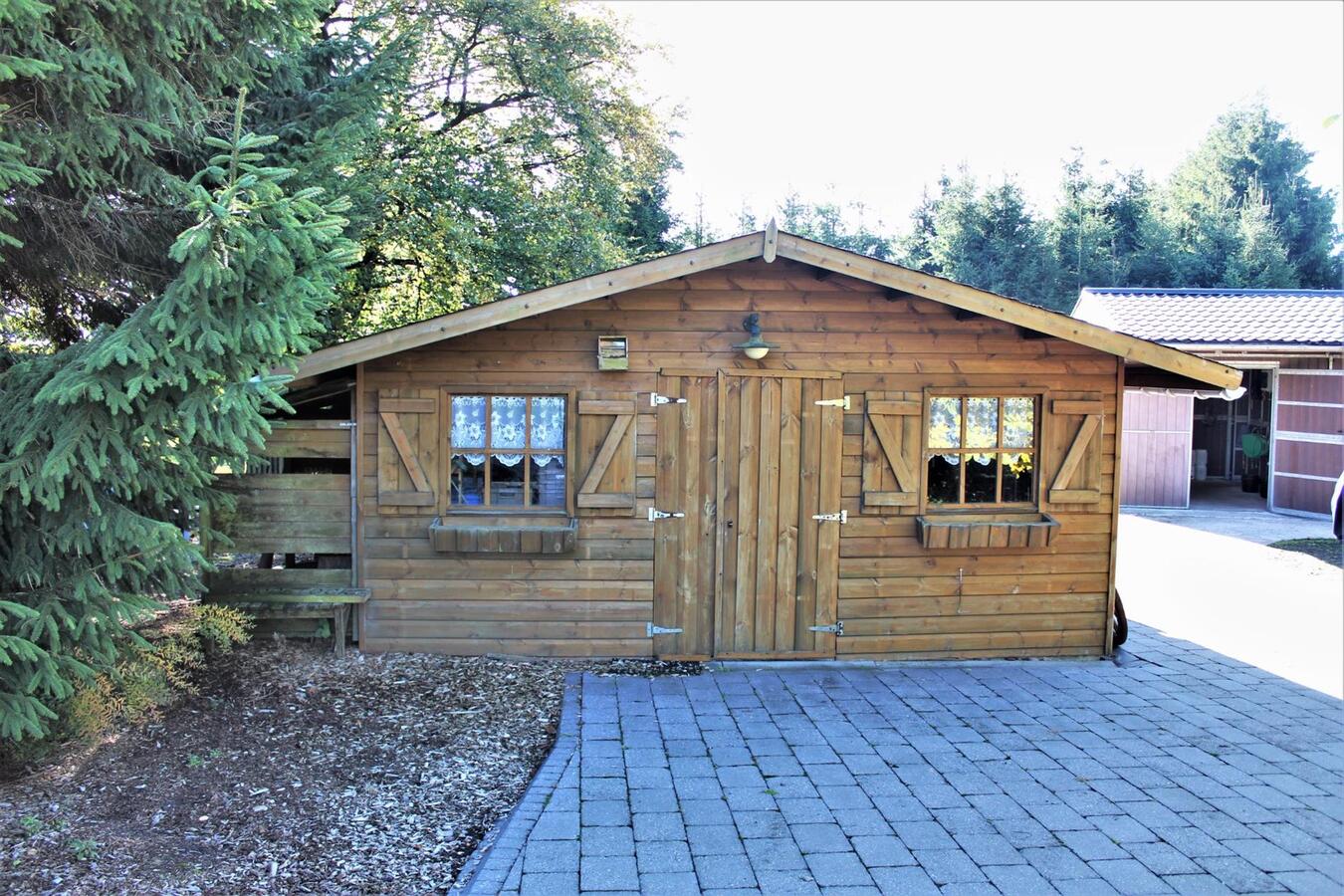 Villa avec boxes, piste ext&#233;rieure et p&#226;tures sur environ 1.9ha &#224; Malmedy (Li&#232;ge) 