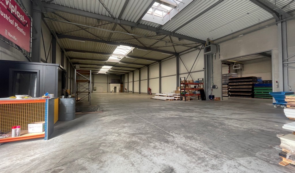 Magazijnen te huur vlakbij E313 in Geel