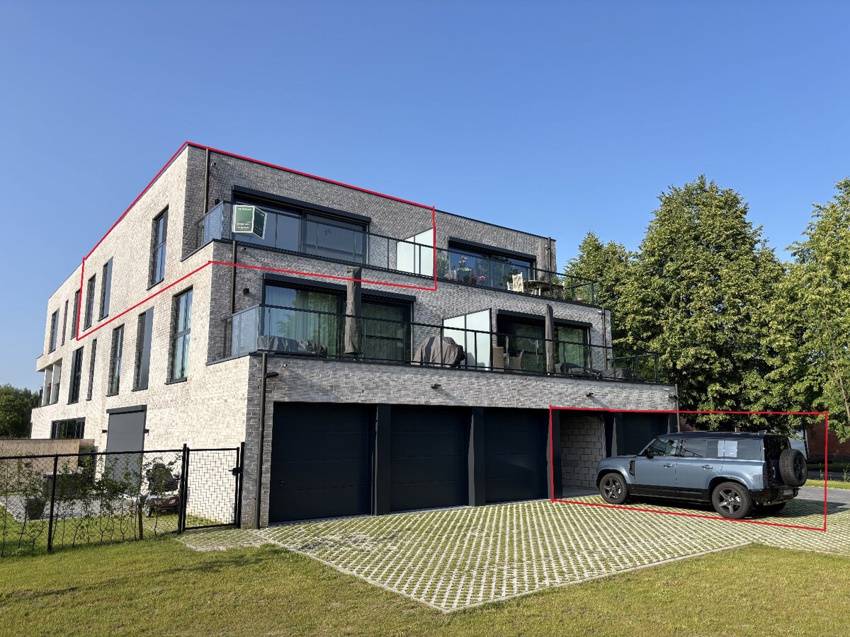 Stijlvol nieuwbouwappartement met zonneterras en garage in het hart van Sint-Antonius 