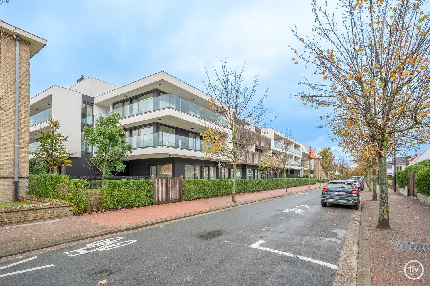 SERVICEFLAT: Lichtrijk 1-slaapkamer appartement nabij de Konings &amp; Lippenslaan in de Residentie Cypres. 