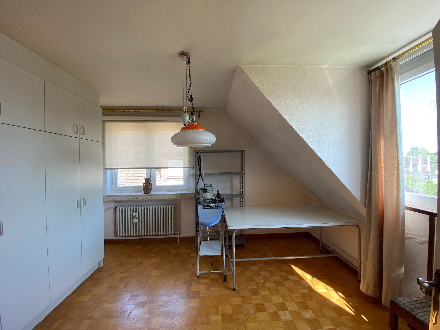 Karaktervolle villa voor gemengd gebruik op strategische ligging te Waregem! 