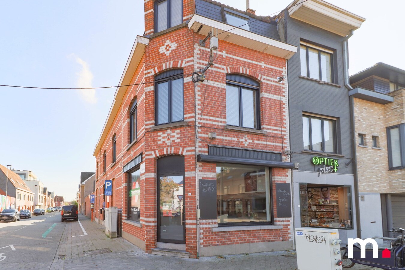 Handelspand met woonst op uitstekende locatie te Heule ! 