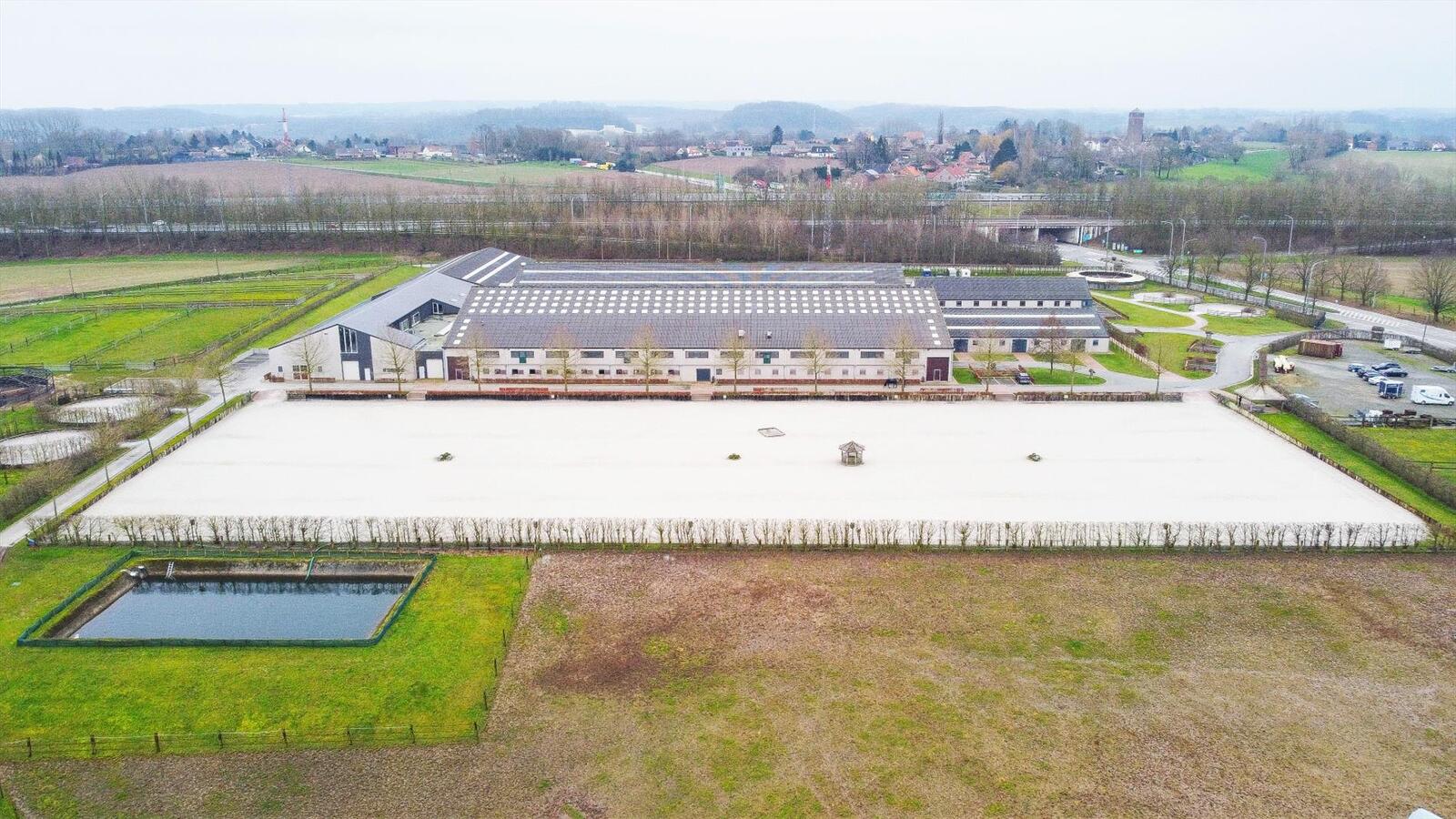 Exclusive professional equestrian center on more than 16ha at Rebecq (Walloon Brabant; Brussels; Belgium) 