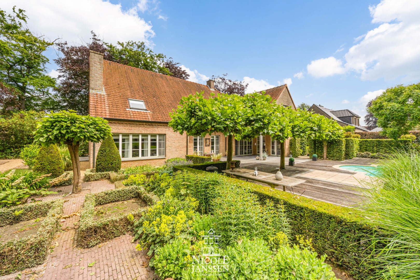 Ruime villa in landelijke stijl met zwembad 