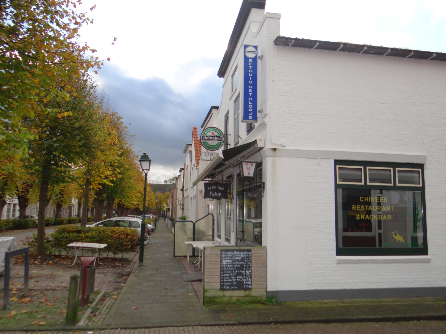 Een beeldbepalend monumentaal hoekpand op een prima locatie aan de bekende Voorstraat van het havendorp in hartje Colijnsplaat. 
