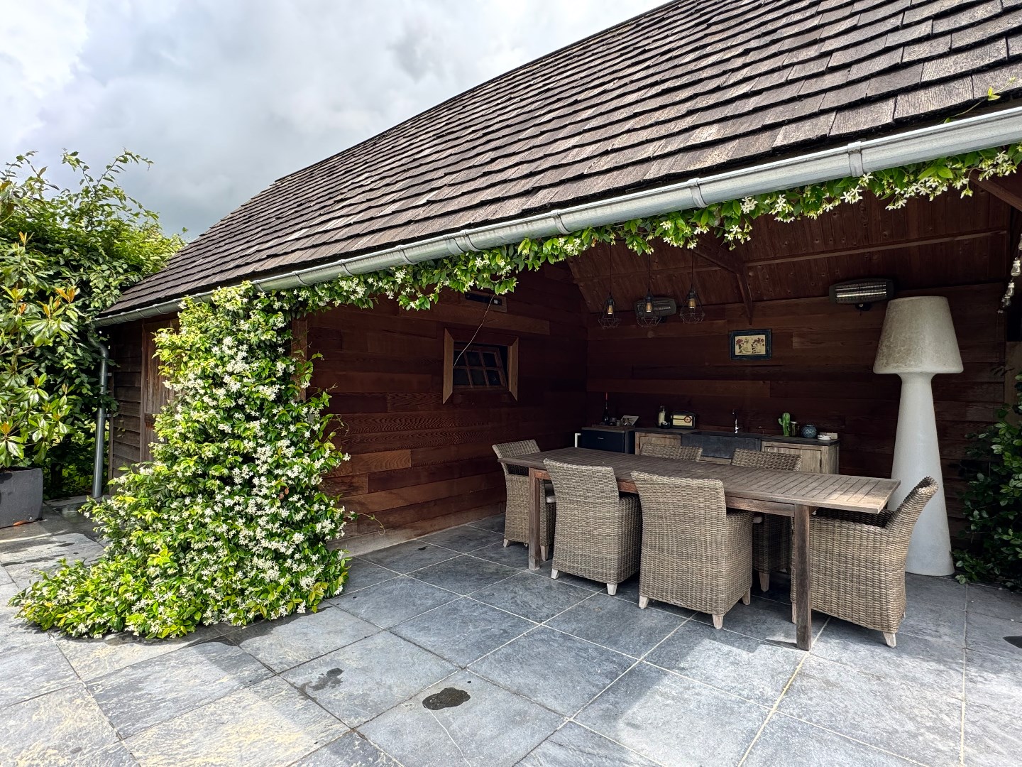 Landelijk gelegen villa met ruime tuin in Grammene. 